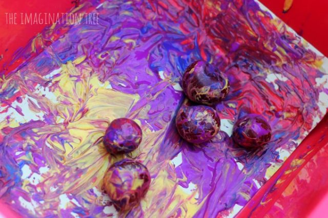 Painting-with-conkers-680x453
